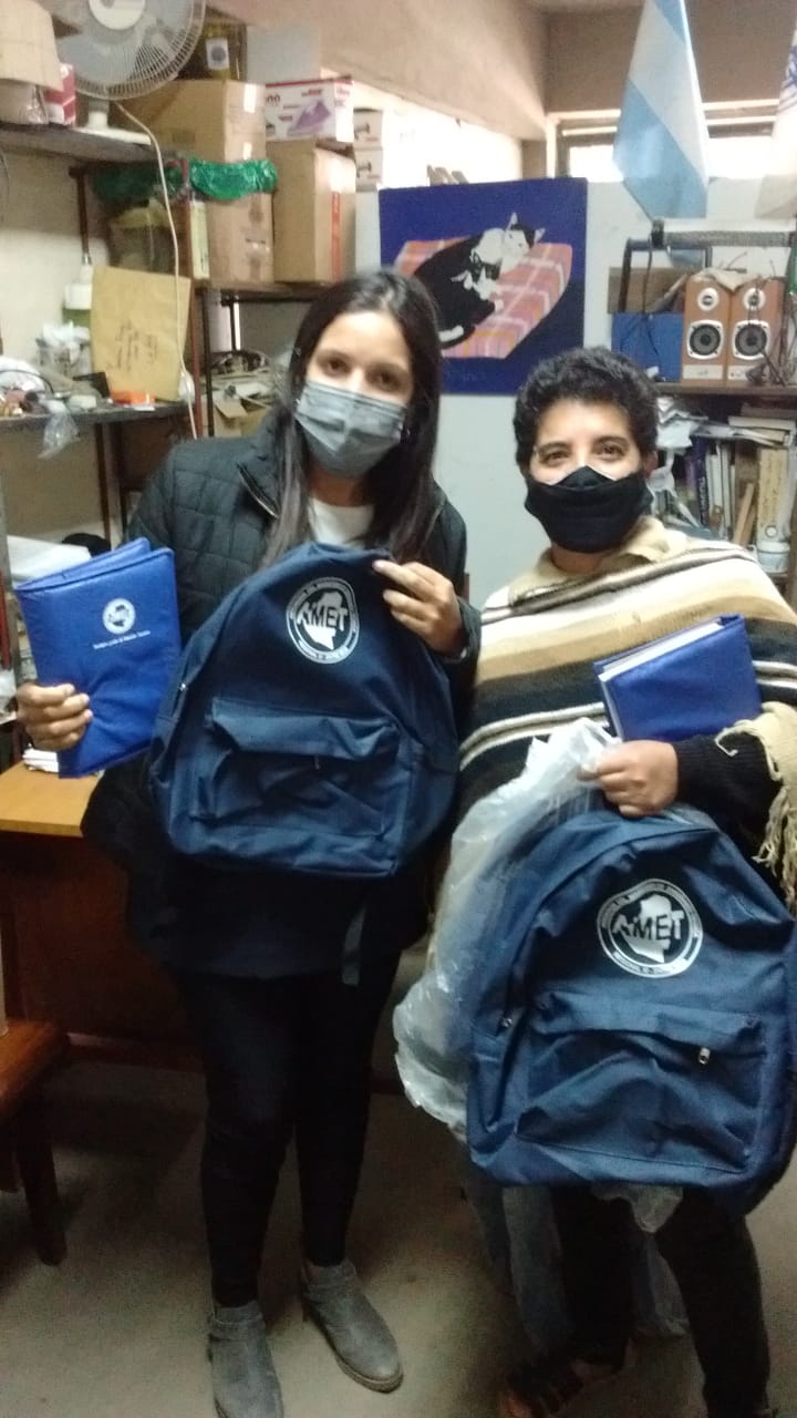 Entrega de agendas y mochilas en Dptos. de La Paz y Paraná Campaña